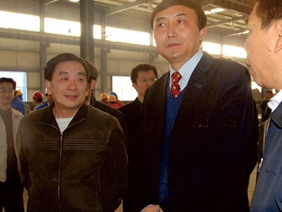 原湖南省副省長(zhǎng)徐明華視察生產(chǎn)車間，彭琪董事長(zhǎng)現(xiàn)場(chǎng)陪同