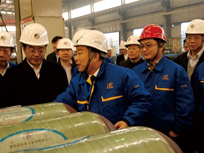 原湖南省委書(shū)記（現(xiàn)人民法院院長(zhǎng)）周強(qiáng)視察高容，彭琪董事長(zhǎng)認(rèn)真匯報(bào)工作詳情