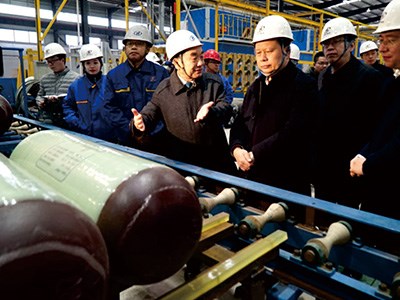 原衡陽(yáng)市委書(shū)記、市人大常委會(huì)主任周農(nóng)（湖南省人大常委會(huì)副主任、黨組成員、省總工會(huì)主席）視察金化高容，彭琪董事長(zhǎng)現(xiàn)場(chǎng)陪同